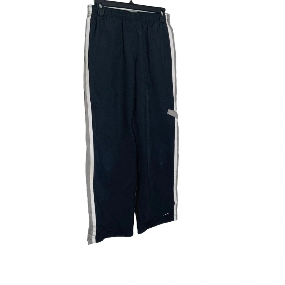 NIKE black athletic sweatpants. Side pockets. Zipper opening. Elastic waist. SZL